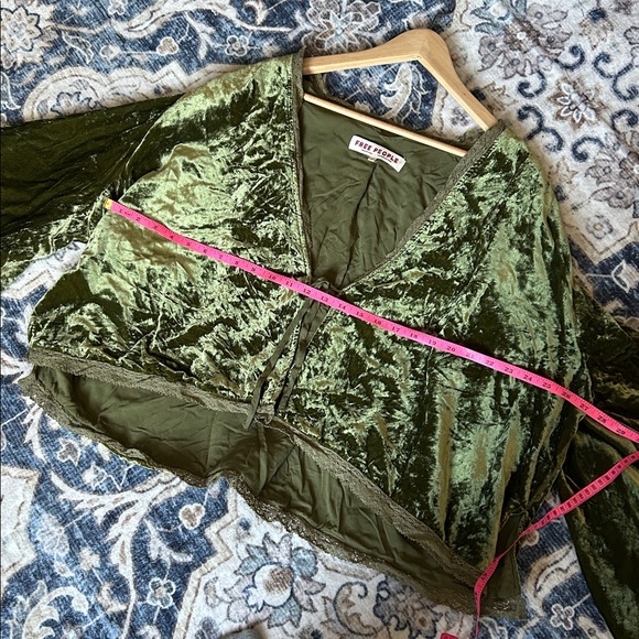 Vintage Bed jacket Free People Olive Velvet Tie-Front Blouse - Picture 15 of 16